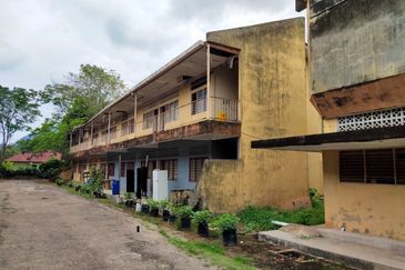 Land with Buildings @ Pulau Sebang, Alor Gajah