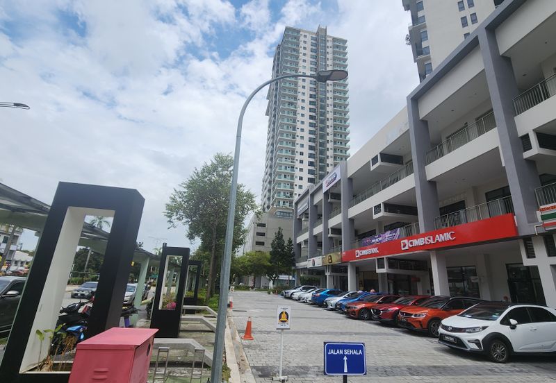 Corner Unit (Ground and Mezzanine Floor) Shop Office @ Kelana Jaya, PJ