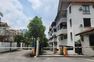 Laman 38 @ Kayu Ara (beside Taman SEA, SS23) PJ