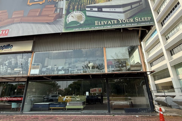 Detached Commercial Bungalow / Show Room for rent @ Bandar Utama, Petaling Jaya, Selangor