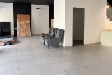 Jalan Universiti (Jalan Prof Diraja Ungku Aziz)