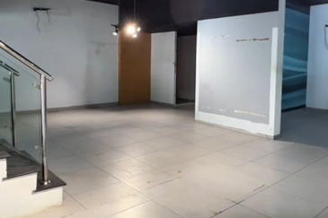 Jalan Universiti (Jalan Prof Diraja Ungku Aziz)