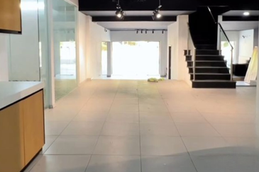 Jalan Universiti (Jalan Prof Diraja Ungku Aziz)