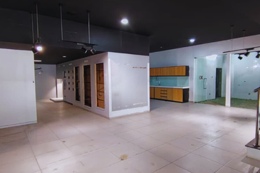 Jalan Universiti (Jalan Prof Diraja Ungku Aziz)