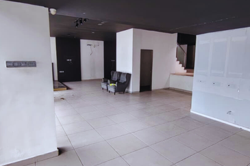 Jalan Universiti (Jalan Prof Diraja Ungku Aziz)