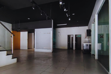 Jalan Universiti (Jalan Prof Diraja Ungku Aziz)