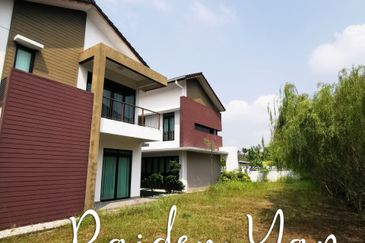 Elmina Garden, End lot with Huge Land! Big sizes with extra space! Walking 300m to Surau Elmina Gardens Shah Alam, Elmina, Denai Alam, Subang
