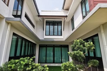 Elmina Garden, End lot with Huge Land! Big sizes with extra space! Walking 300m to Surau Elmina Gardens Shah Alam, Elmina, Denai Alam, Subang