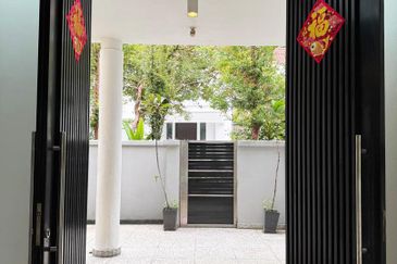 The Residence at Mont Kiara - Limited for sale, Private Pool & Entrance, Beautiful Landscape, Facing South. Cozy and convenient. Lifestyle