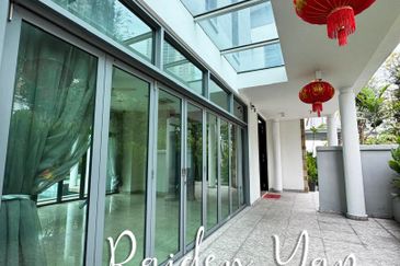 The Residence at Mont Kiara - Limited for sale, Private Pool & Entrance, Beautiful Landscape, Facing South. Cozy and convenient. Lifestyle