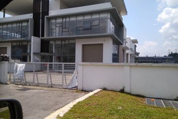  Puchong Semi-D Factory For Rent (3 storey) @Lake 6 Entrepreneurs Park