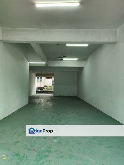 3 Storey Shop Facing Main Road at Taman Setia Jaya, Rawang, Selangor, Rawang