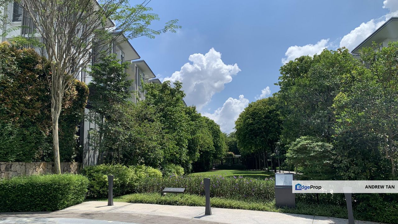 Sublime, long garden backyard, perimeter perch , Kuala Lumpur, Desa Parkcity