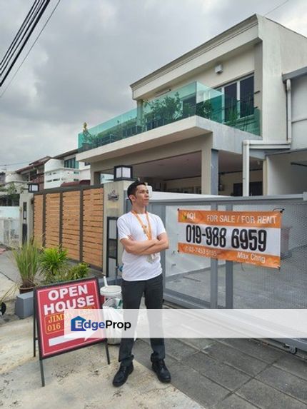 PJ- SS 1 - Newly Refurbished Double Stry Terrace house- 5 Bed 2 Bath 3 Parking- 5 min to Tmn Bahagia LRT, Selangor, Petaling Jaya