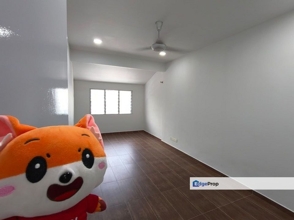 PJ- SS 1 - Newly Refurbished Double Stry Terrace house- 5 Bed 2 Bath 3 Parking- 5 min to Tmn Bahagia LRT, Selangor, Petaling Jaya