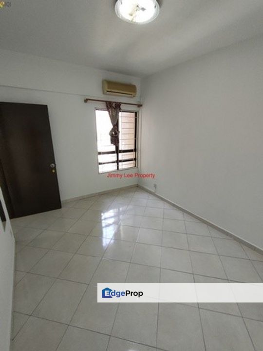 PJ SS2 -Casa Damansara 2 - Next to 3 Damansara Mall and NSK Grocer- 15 min to MRT TTDI, Selangor, Petaling Jaya