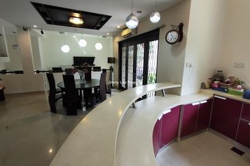 Kota kemuning Hills :Double Storey Bungalow For Sale -Walking distance to Golf Club -Gated & Guarded