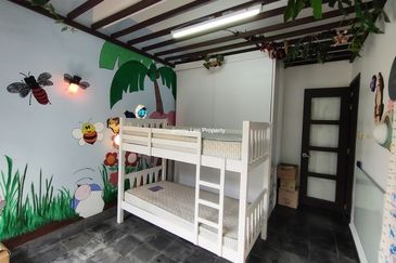 Kota kemuning Hills :Double Storey Bungalow For Sale -Walking distance to Golf Club -Gated & Guarded