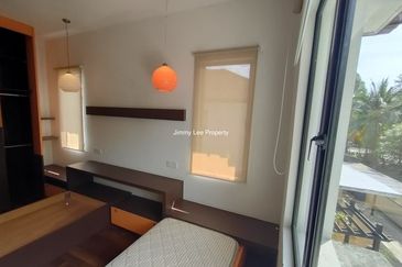 Kota kemuning Hills :Double Storey Bungalow For Sale -Walking distance to Golf Club -Gated & Guarded