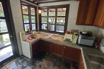 Kota kemuning Hills :Double Storey Bungalow For Sale -Walking distance to Golf Club -Gated & Guarded