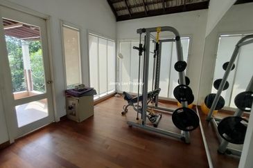 Kota kemuning Hills :Double Storey Bungalow For Sale -Walking distance to Golf Club -Gated & Guarded