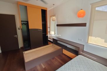 Kota kemuning Hills :Double Storey Bungalow For Sale -Walking distance to Golf Club -Gated & Guarded