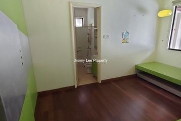 Kota kemuning Hills :Double Storey Bungalow For Sale -Walking distance to Golf Club -Gated & Guarded