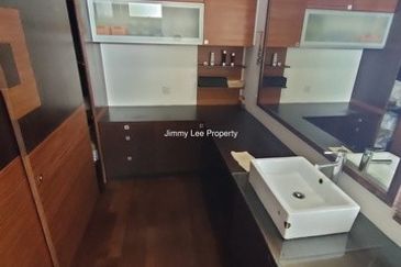 Kota kemuning Hills :Double Storey Bungalow For Sale -Walking distance to Golf Club -Gated & Guarded