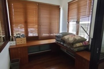 Kota kemuning Hills :Double Storey Bungalow For Sale -Walking distance to Golf Club -Gated & Guarded