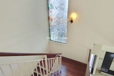 Kota kemuning Hills :Double Storey Bungalow For Sale -Walking distance to Golf Club -Gated & Guarded