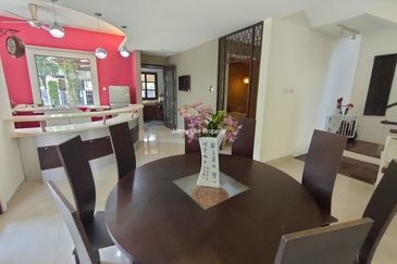 Kota kemuning Hills :Double Storey Bungalow For Sale -Walking distance to Golf Club -Gated & Guarded