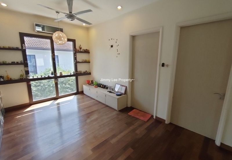 Kota kemuning Hills :Double Storey Bungalow For Sale -Walking distance to Golf Club -Gated & Guarded