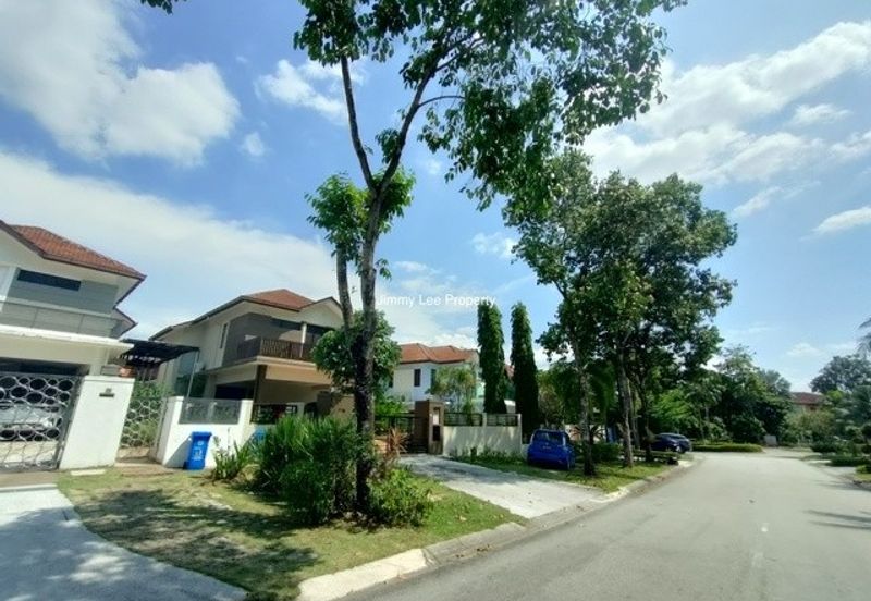 Kota kemuning Hills :Double Storey Bungalow For Sale -Walking distance to Golf Club -Gated & Guarded
