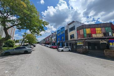 Corner Shop Lot ❤️ Seri Kembangan ❤️ Putra Walk ❤️ Equine