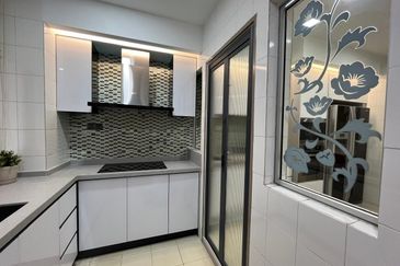 Platinum Hill Condo Pv8