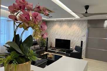 Platinum Hill Condo Pv8