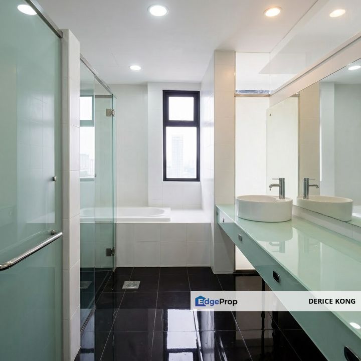 Walk to Mall and MRT Kota Damansara, Petaling Jaya, Selangor, Kota Damansara