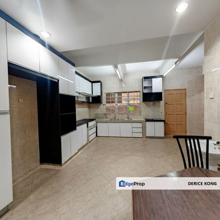 FREEHOLD, Seksyen 22 Petaling Jaya Semi D for Sale, Renovated, Well Kept, Selangor, Petaling Jaya