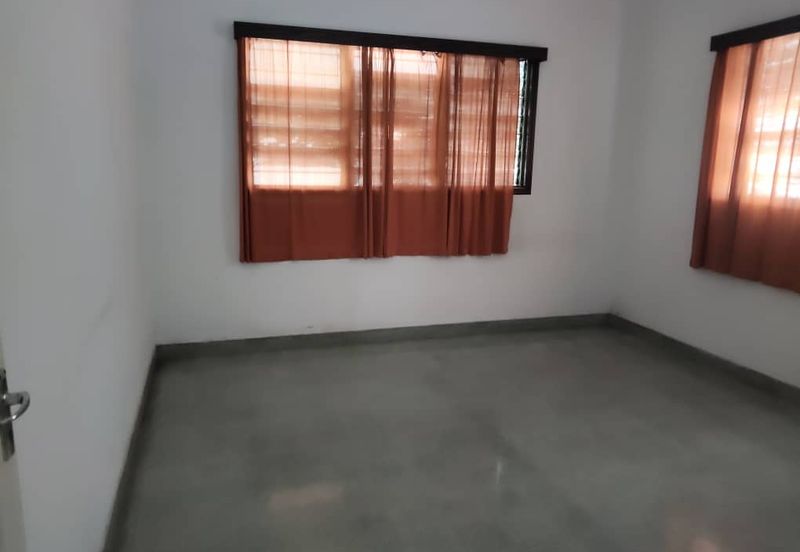 Ipoh Big Land Single Sty Bungalow Ideal For Own Rebuilt/ Renovation !
