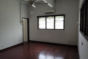 Ipoh Big Land Single Sty Bungalow Ideal For Own Rebuilt/ Renovation !