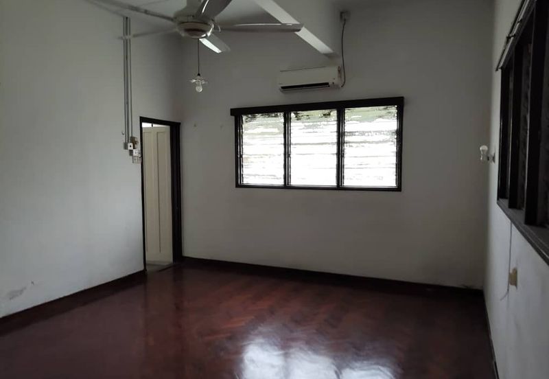 Ipoh Big Land Single Sty Bungalow Ideal For Own Rebuilt/ Renovation !