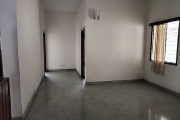 Ipoh Big Land Single Sty Bungalow Ideal For Own Rebuilt/ Renovation !