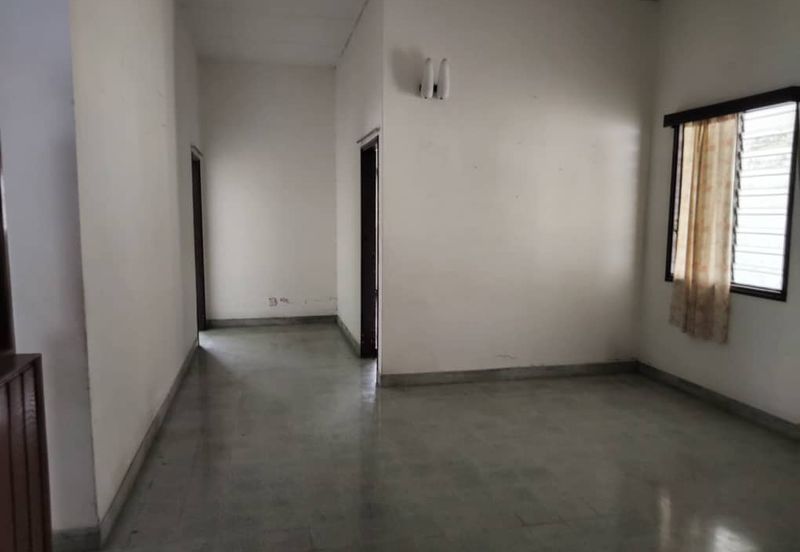 Ipoh Big Land Single Sty Bungalow Ideal For Own Rebuilt/ Renovation !