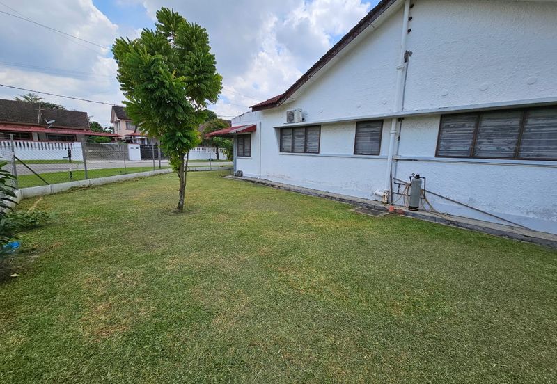 Ipoh Big Land Single Sty Bungalow Ideal For Own Rebuilt/ Renovation !