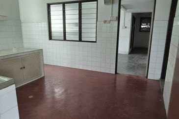 Ipoh Big Land Single Sty Bungalow Ideal For Own Rebuilt/ Renovation !