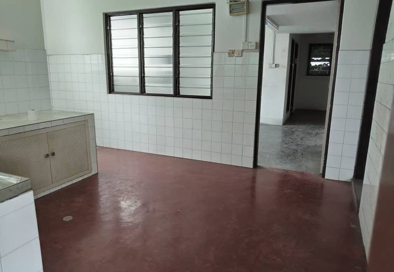 Ipoh Big Land Single Sty Bungalow Ideal For Own Rebuilt/ Renovation !