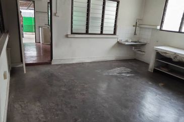 Ipoh Big Land Single Sty Bungalow Ideal For Own Rebuilt/ Renovation !
