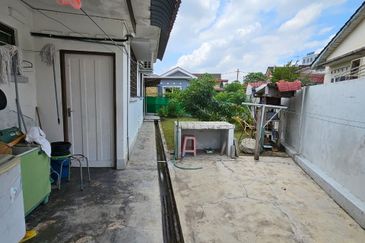 Ipoh Big Land Single Sty Bungalow Ideal For Own Rebuilt/ Renovation !