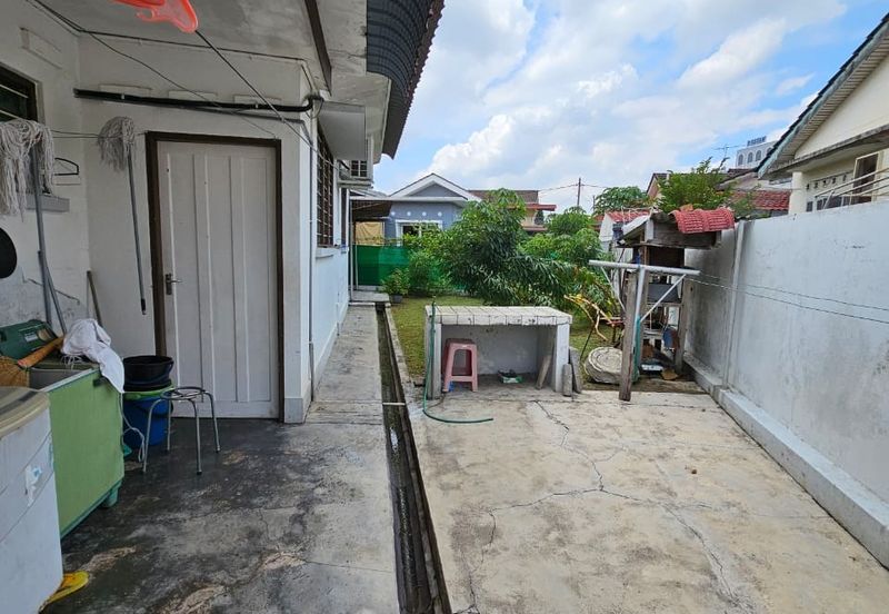 Ipoh Big Land Single Sty Bungalow Ideal For Own Rebuilt/ Renovation !