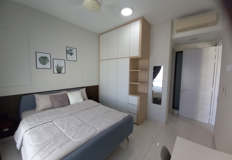 Pandora @ Tropicana Metropark